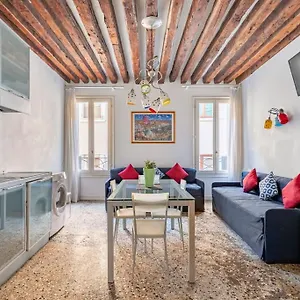https://ovosodo-apartaments-1-venezia.hotelinveneto.com