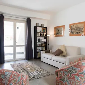 https://overseas-261.palermohotels.org